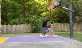 打篮球女生爆料视频播放,揭秘女生爆料视频背后的篮球魅力